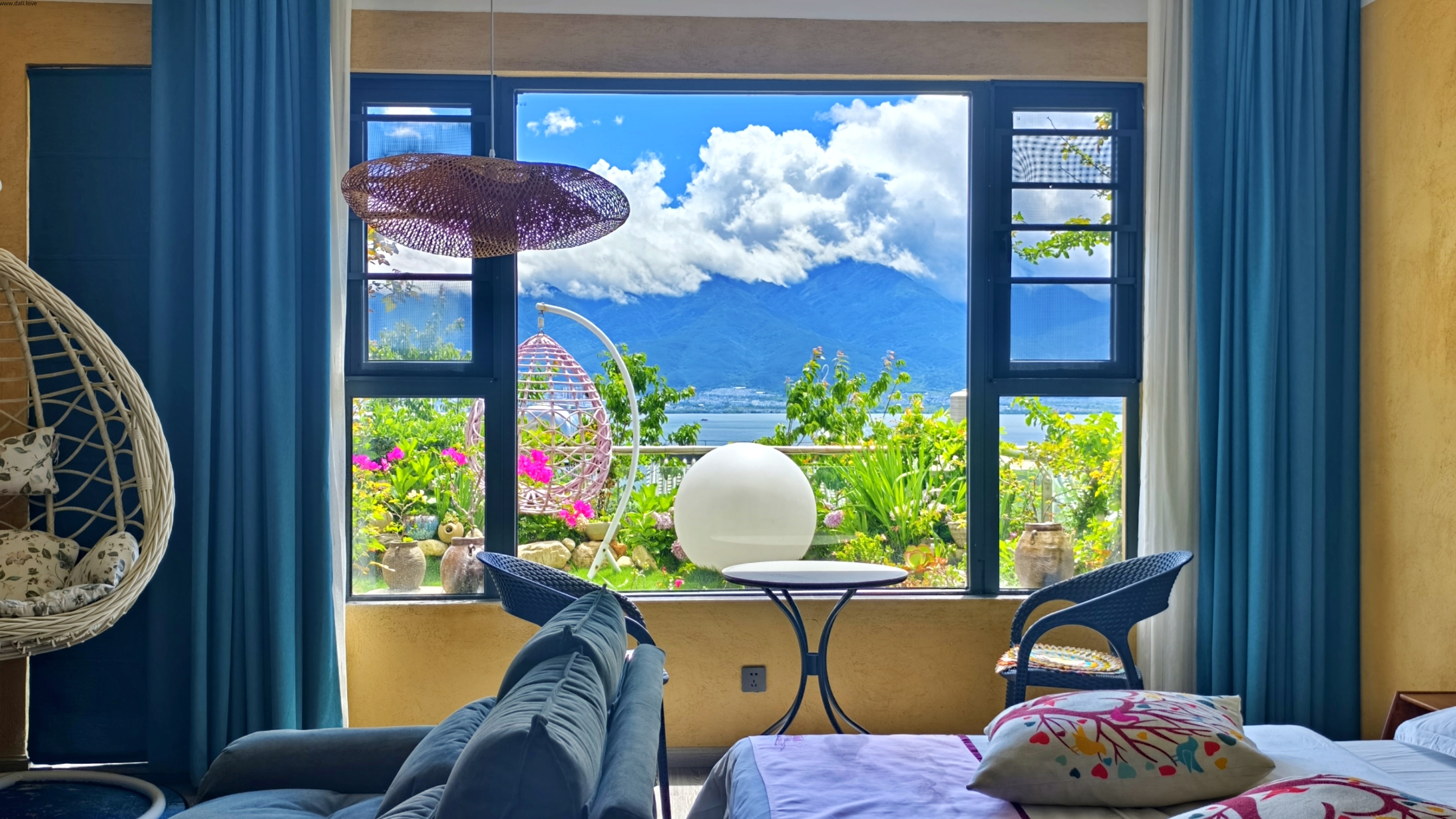 大理空中花园海景智能大床房.沙发床.亲子房
